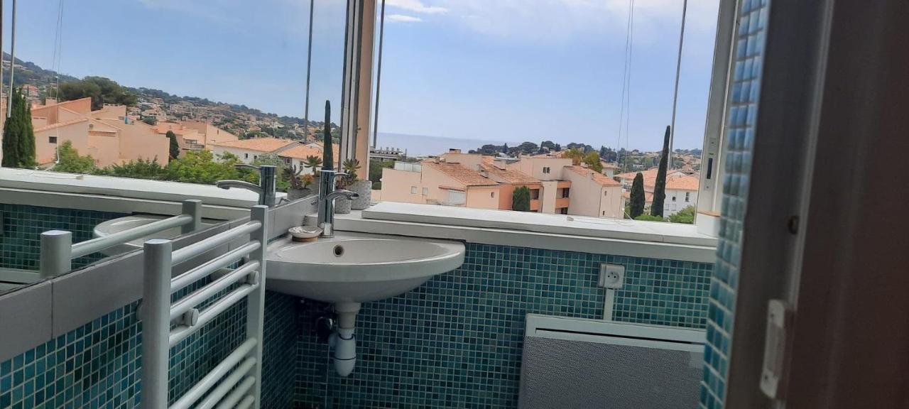Superbe Appartement Avec Balcon Vue Mer ! Carqueiranne Exteriér fotografie